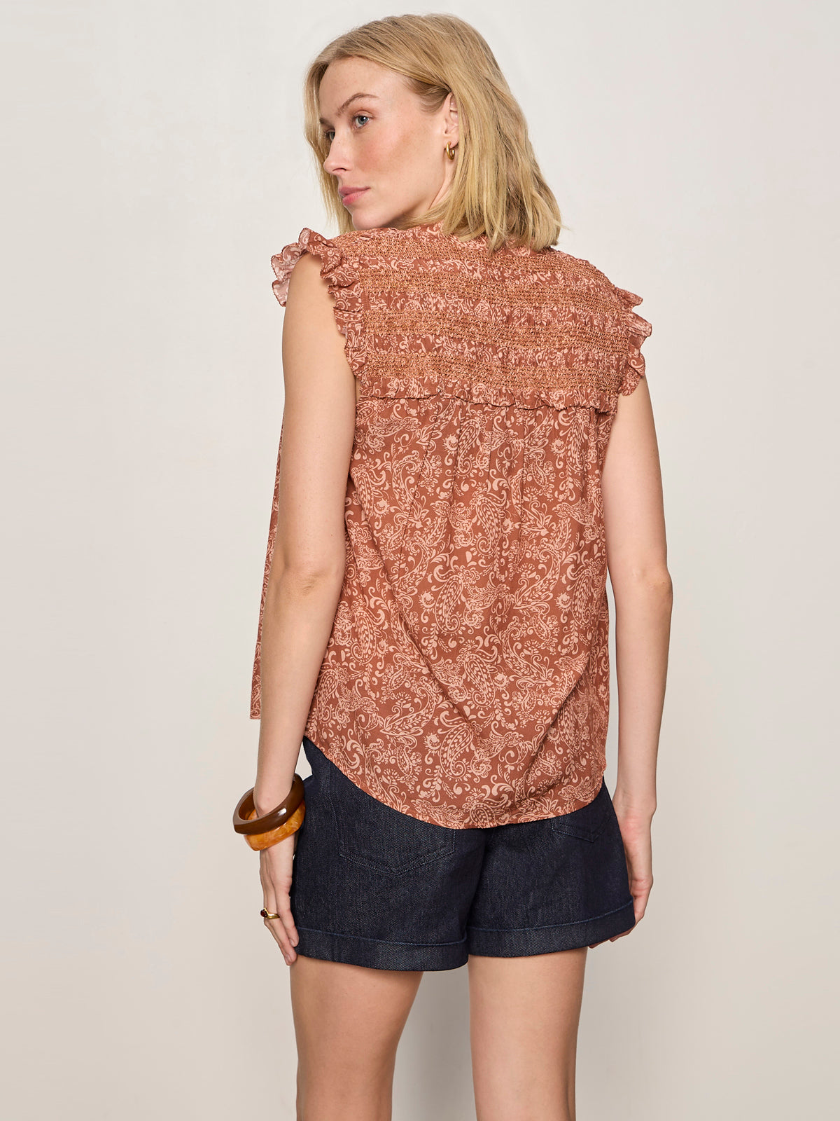 FREE FEELING SMOCKED BLOUSE
