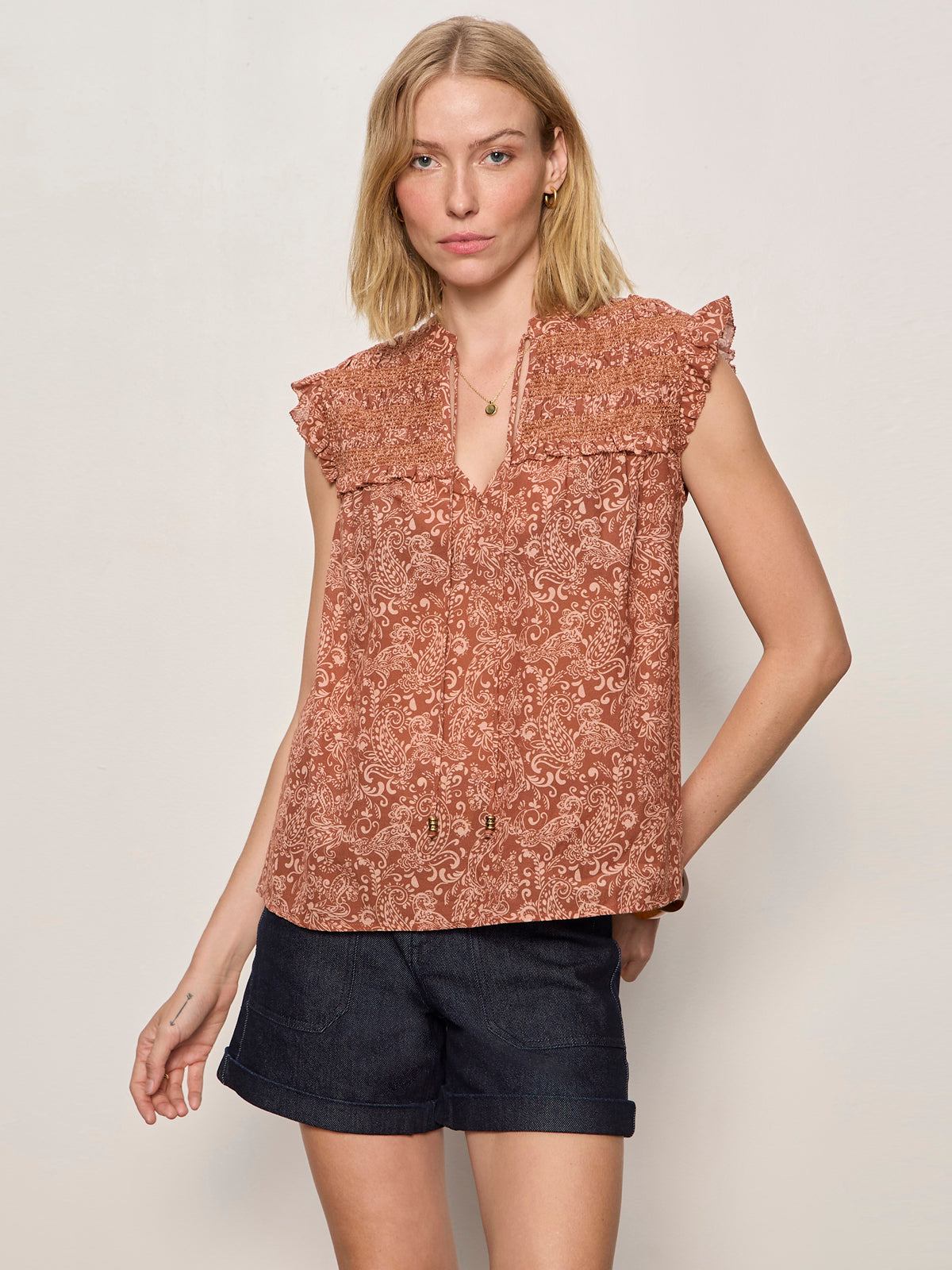 FREE FEELING SMOCKED BLOUSE